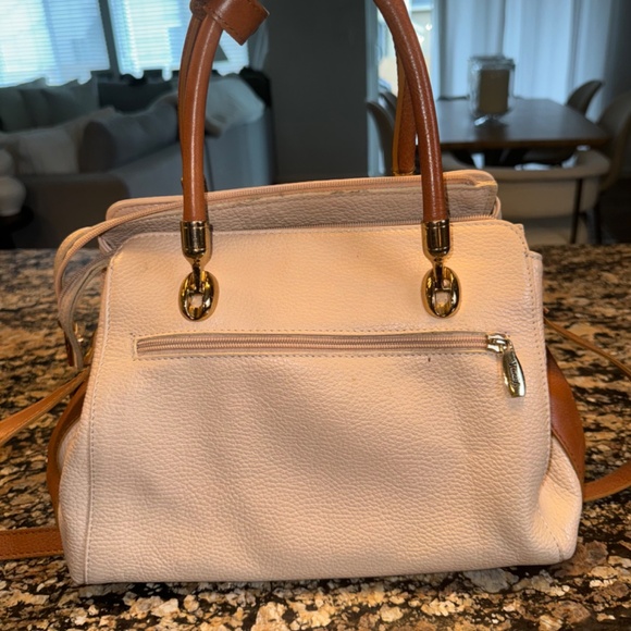 Valentina - Picture 2 of 4